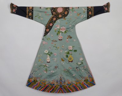 图片[1]-Light green satin embroidered Bo Gu flower pattern robe-China Archive